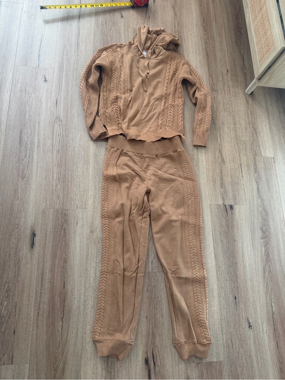 Lou & Grey Camel Knit Cable-Detail Joggers